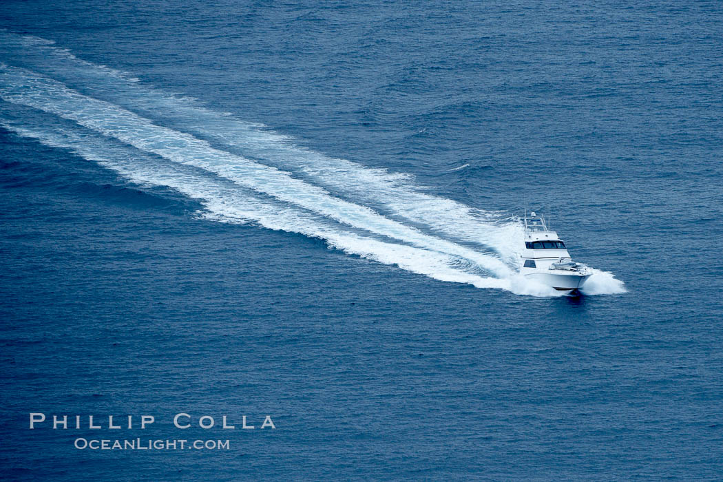 Photo of Sport fishing boat cruises across the ocean, leaving a long wake  in its pat :: Image #21316 :: Natural History Photography
