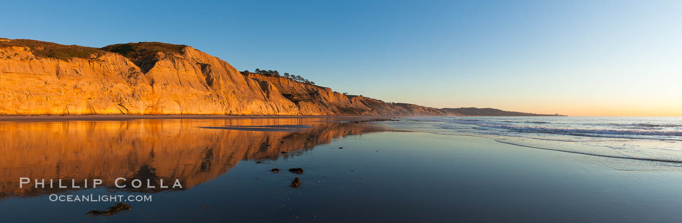 Torrey Pines State Beach, sandstone cliffs rise above the beach at Torrey Pines State Reserve. San Diego, California, USA, natural history stock photograph, photo id 27247