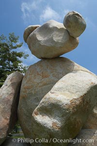 Bear is another of the odd outdoor "art" pieces of the UCSD Stuart Collection.  Created by Tim Hawkinson in 2001 of eight large stones, it sits in the courtyard of the UCSD Jacobs School of Engineering, University of California, San Diego, La Jolla