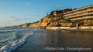 Black's Beach sea cliffs, sunset, looking north from Scripps Pier with Torrey Pines State Reserve in the distance, Scripps Institution of Oceanography, La Jolla, California