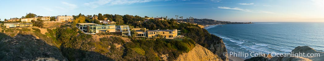 La Jolla homes overlooking the Pacific Ocean, above Black's Beach