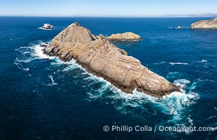 Middle Coronado Island, aerial photo, Middle Rocks (Middle Grounds) and South Coronado Island in the distance, Coronado Islands (Islas Coronado)