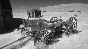 Old wagon wasting away