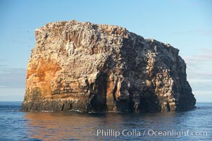 Roca Redonda (round rock), a lonely island formed from volcanic forces, in the western part of the Galapagos archipelago