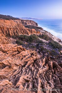 Torrey Pines Cliffs and Pacific Ocean, Razor Point view to La Jolla, San Diego, California, Torrey Pines State Reserve
