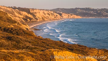 Black's Beach and Torrey Pines Cliffs and Pacific Ocean, Razor Point view to La Jolla, San Diego, California, Torrey Pines State Reserve
