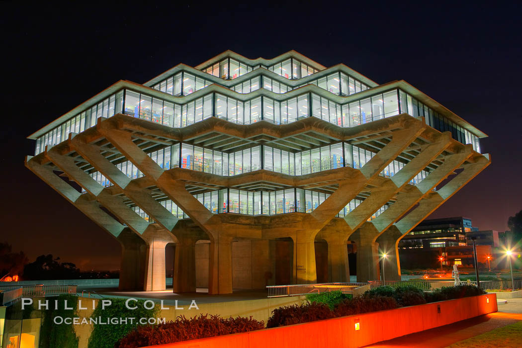 Ucsd Library At Night University Of California San Diego La Jolla